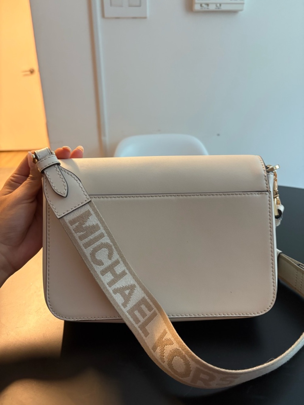 Michael Kors Beige Leather Crossbody Bag with Gold Hardware - Picture 4 of 5